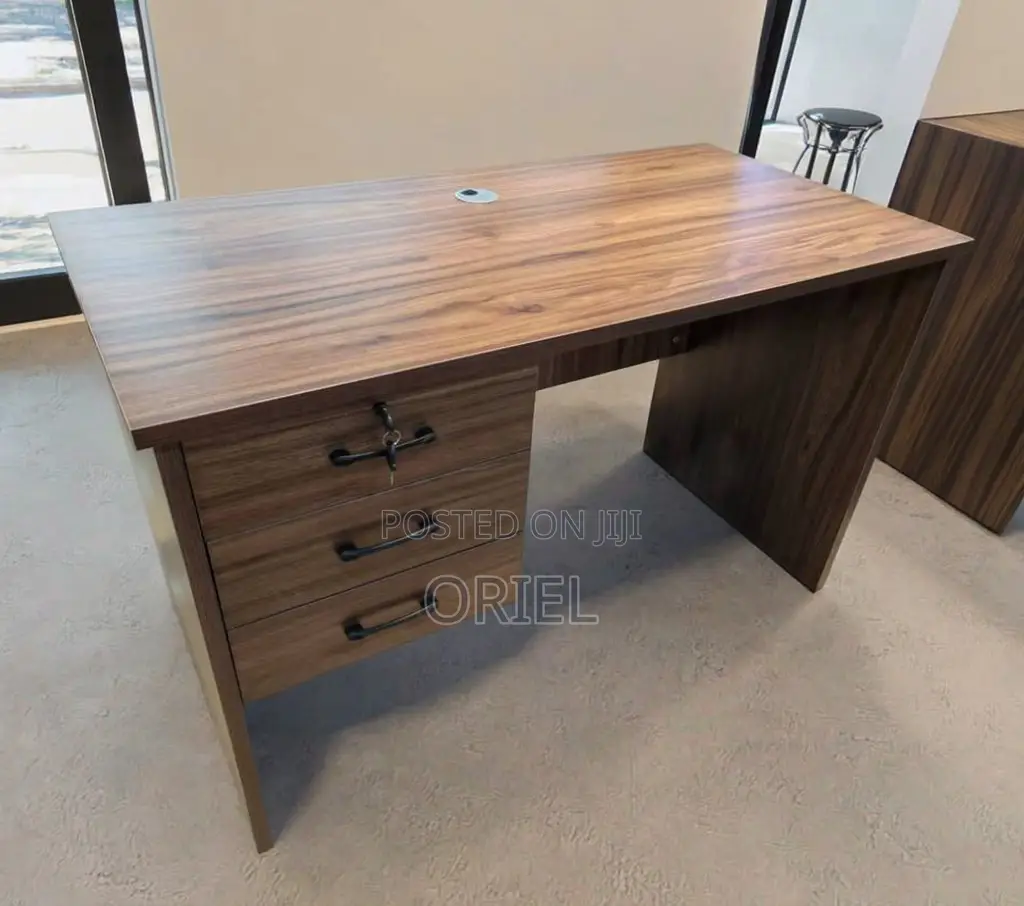Office Desk : 1.4 Meters Custom Office Study Desk