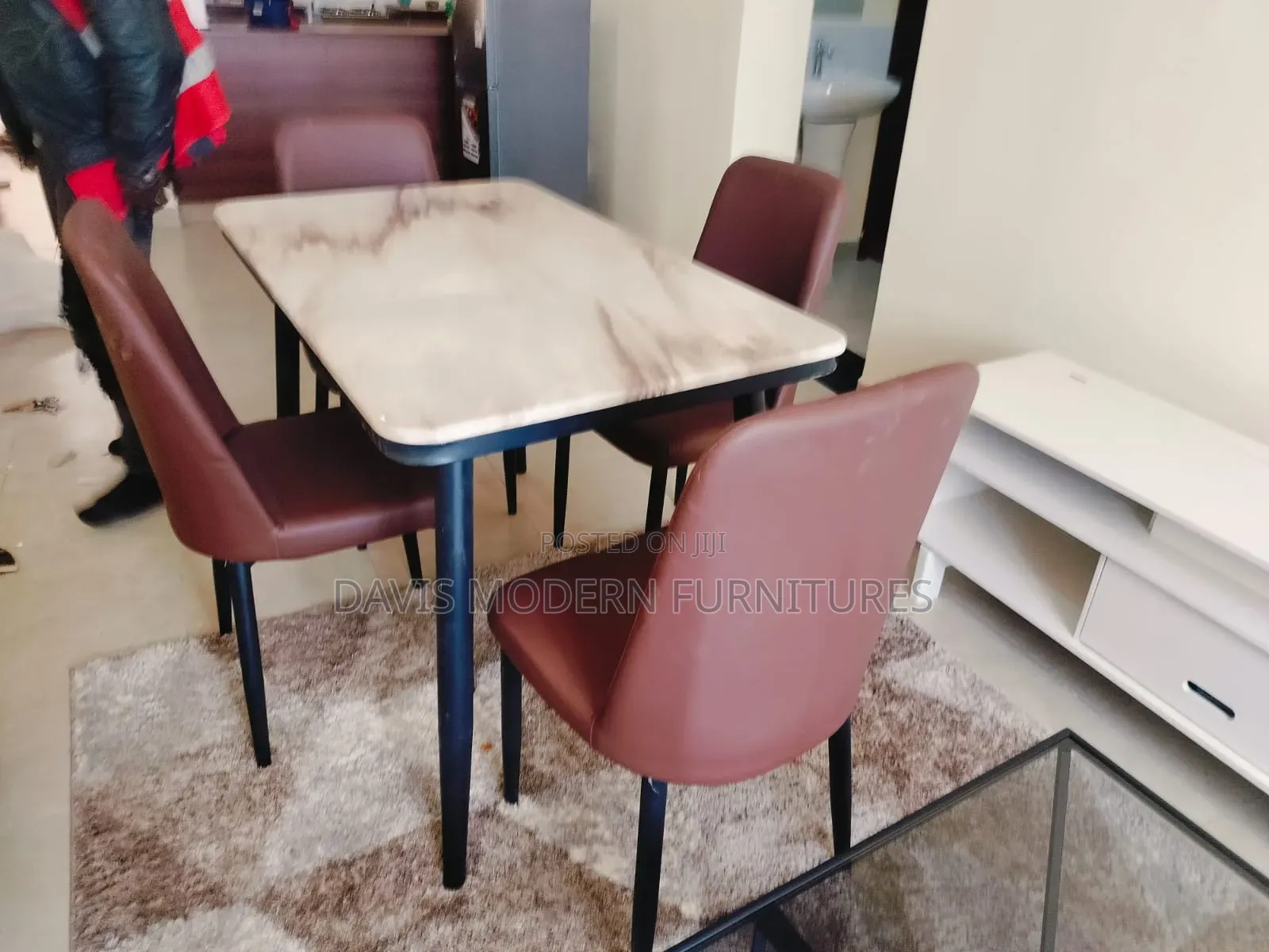 Dinning Table With Four Matching Chairs
