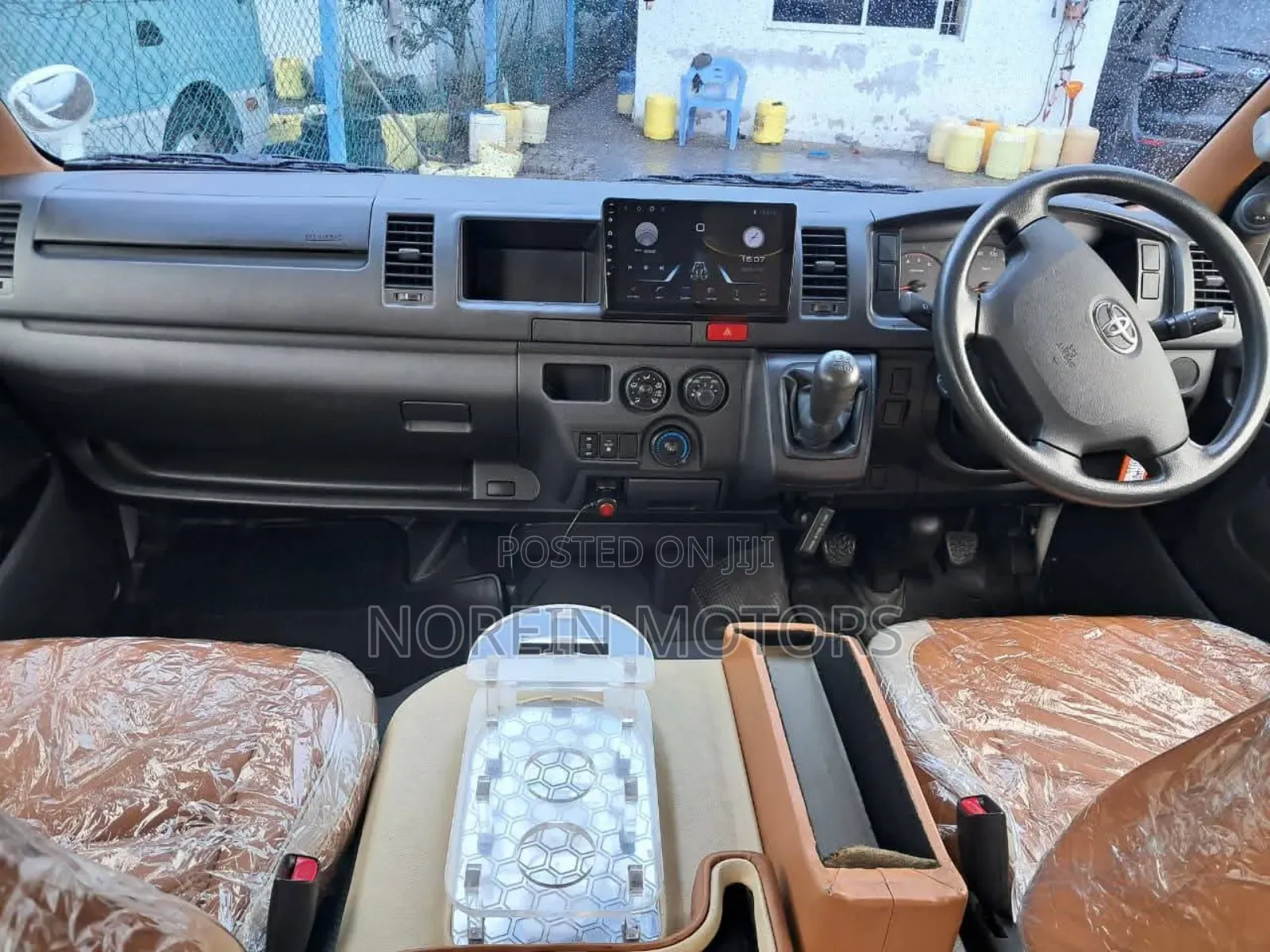 Toyota HiAce 2018 White