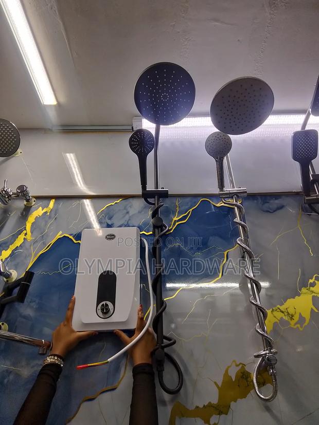 Shower Set (Black + White - main view