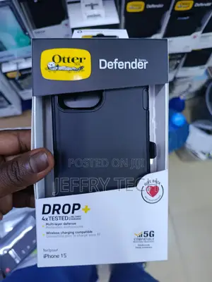 Itsy Otterbox iPhone 15 Defender Series Case With Holster Clip