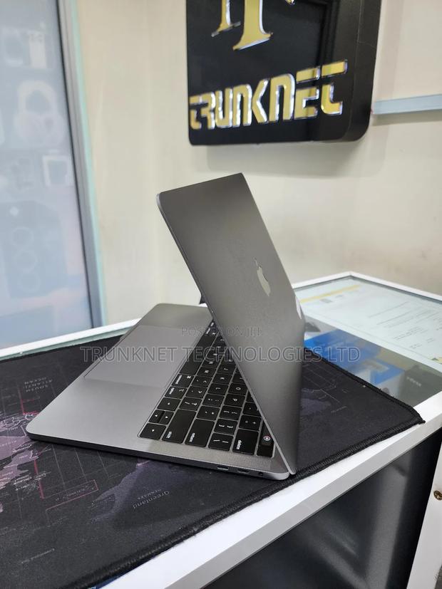 Laptop Apple MacBook 2019 16GB Intel Core i7 SSD 256GB - thumbnail 3