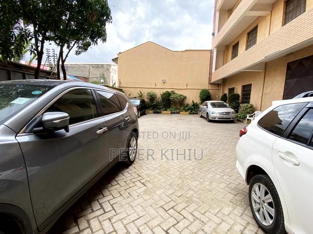 Godown to Let 4250sqft Off Road a Industrial Area