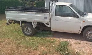 Nissan Hardbody 2005 White