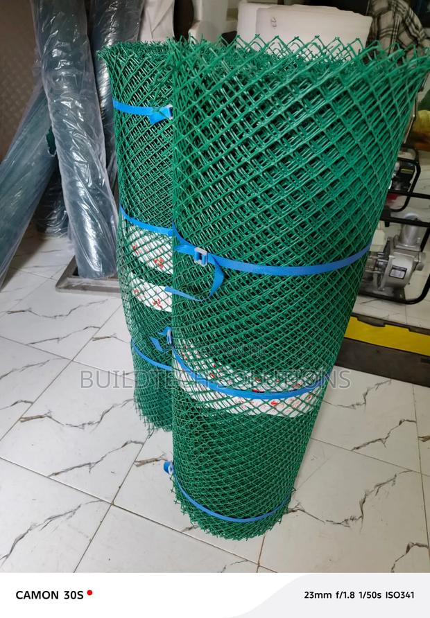 1×25m Poultry Mesh Roll – Lightweight Strong