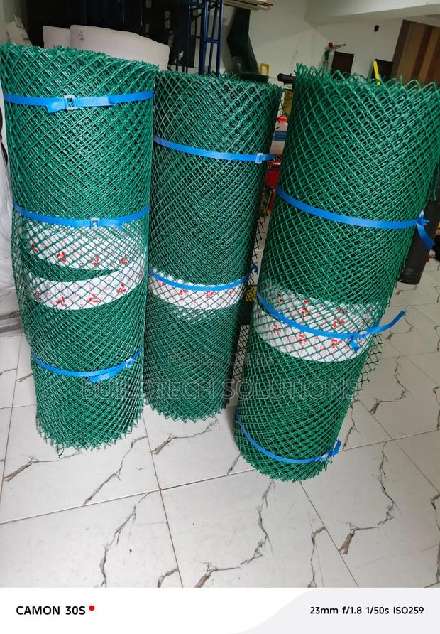 Eco-Friendly Plastic Chicken Netting – Durable Roll - thumbnail 2