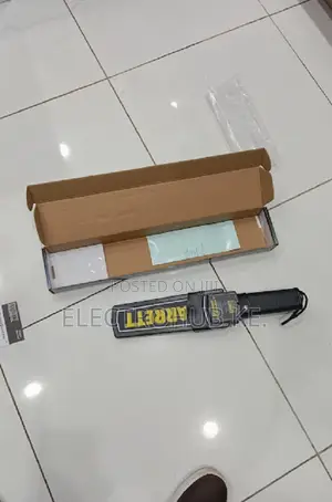 Compact Handheld Metal Scanner - Fast Detection & Easy Use