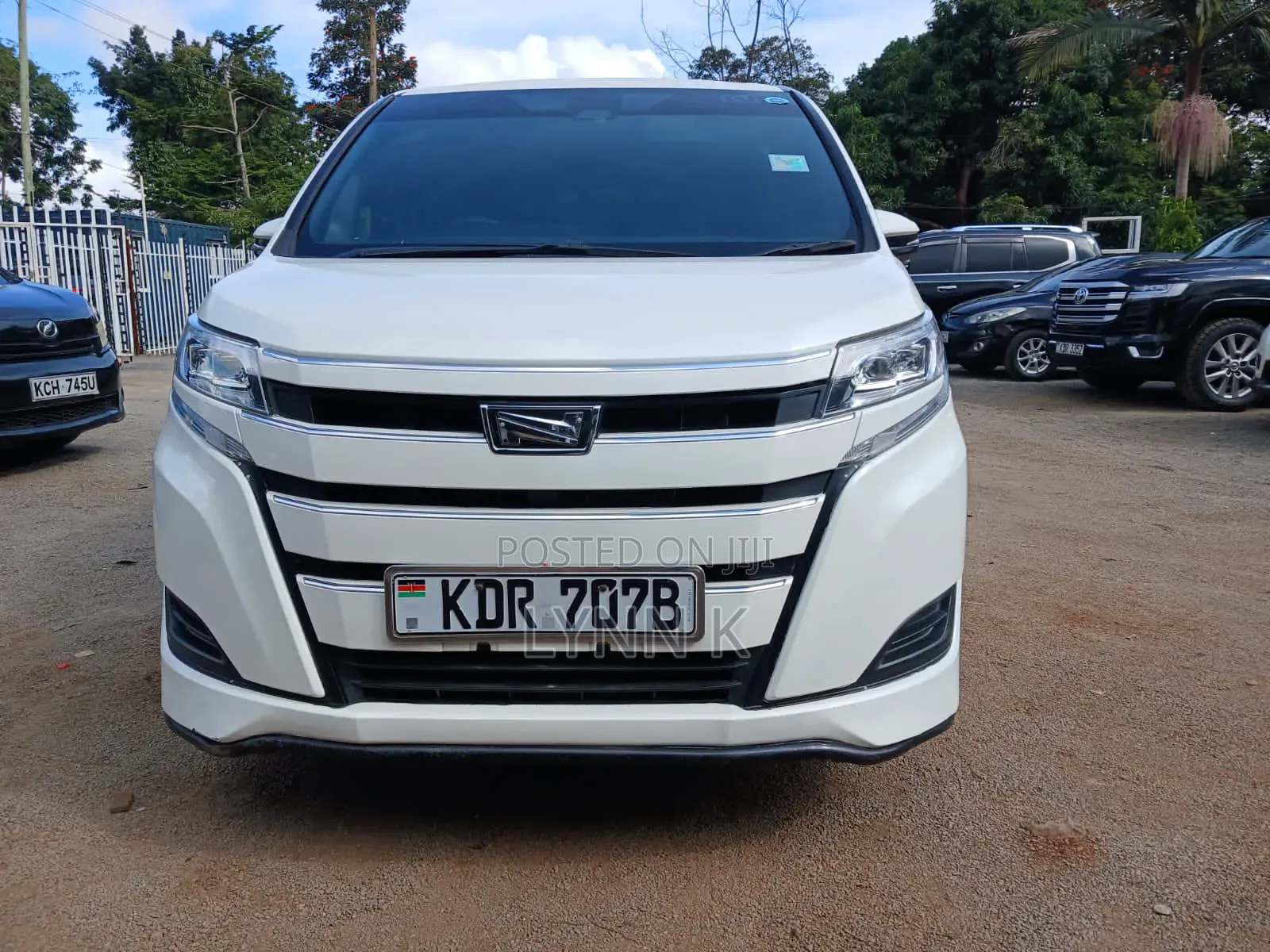 Toyota Noah 2018 White