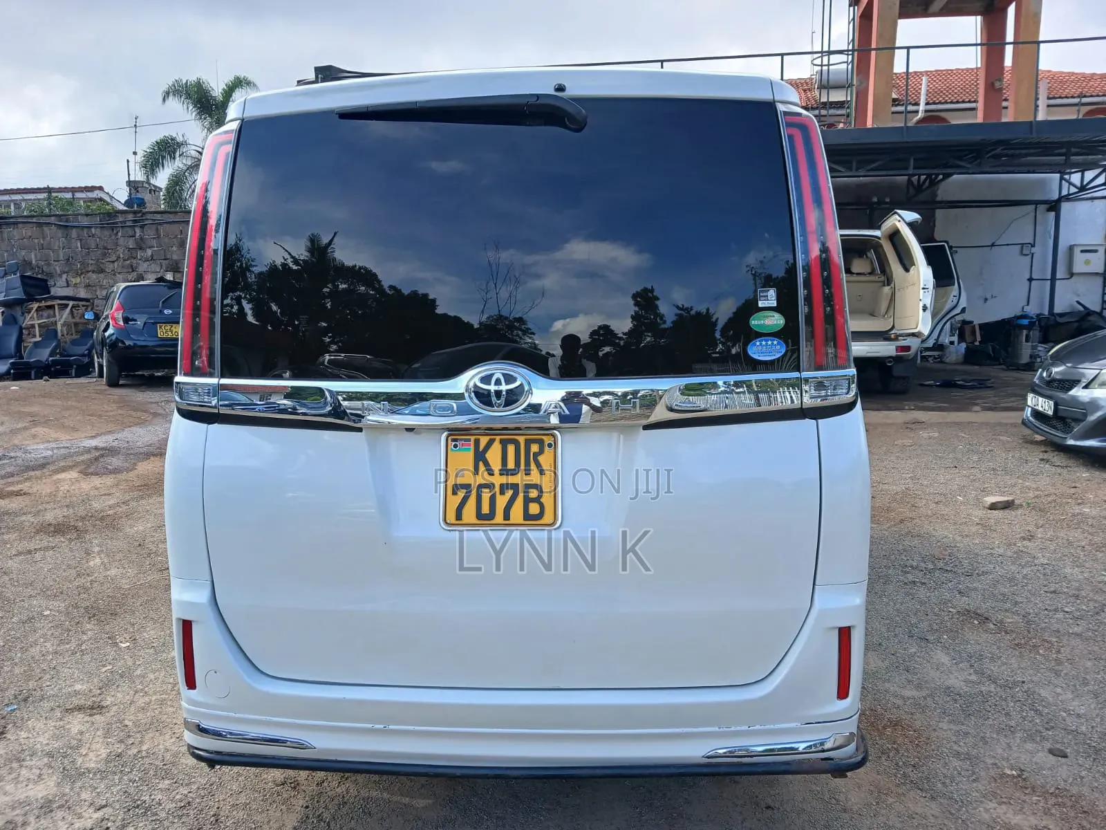 Toyota Noah 2018 White
