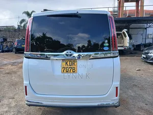 Toyota Noah 2018 White