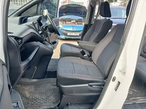 Toyota Noah 2018 White