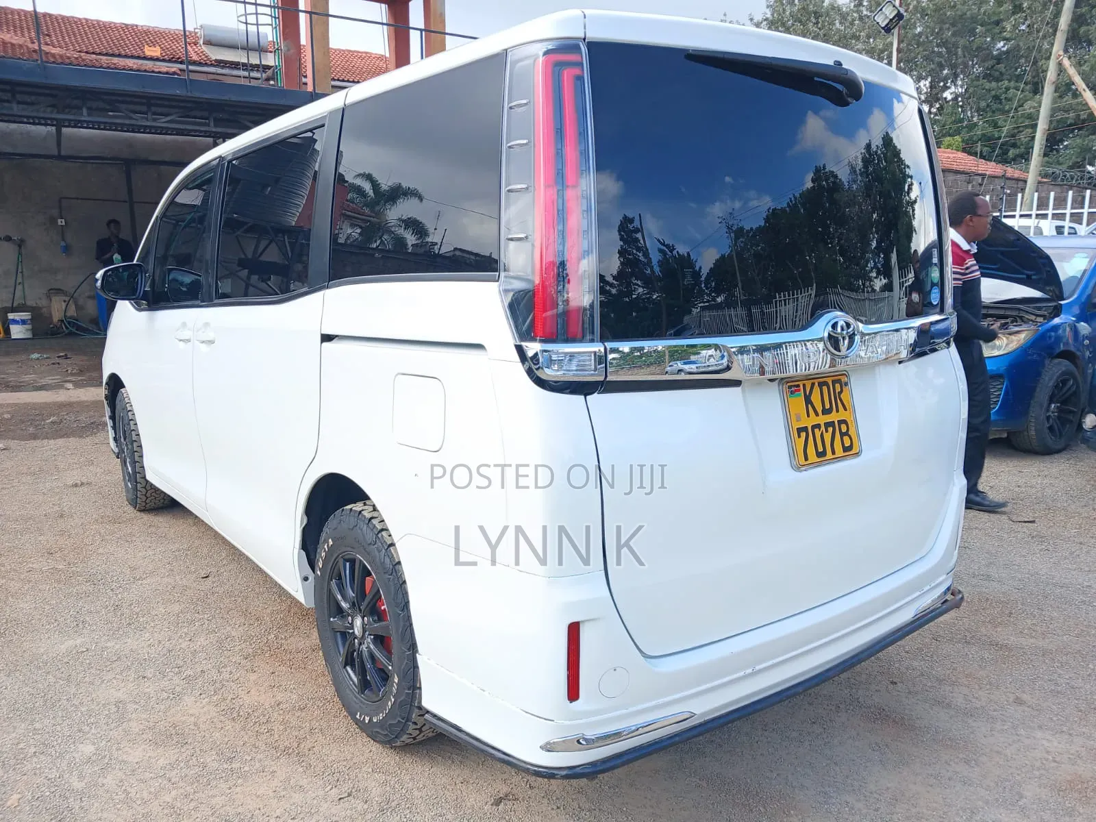 Toyota Noah 2018 White