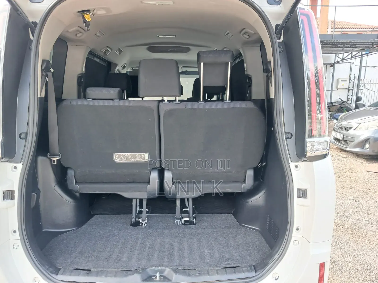 Toyota Noah 2018 White