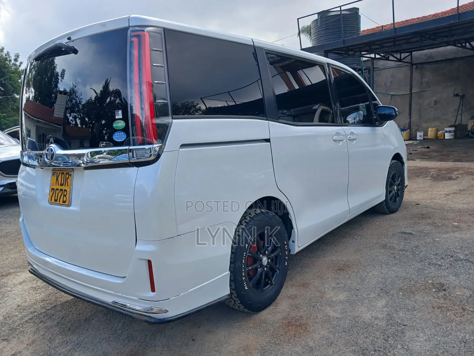 Toyota Noah 2018 White