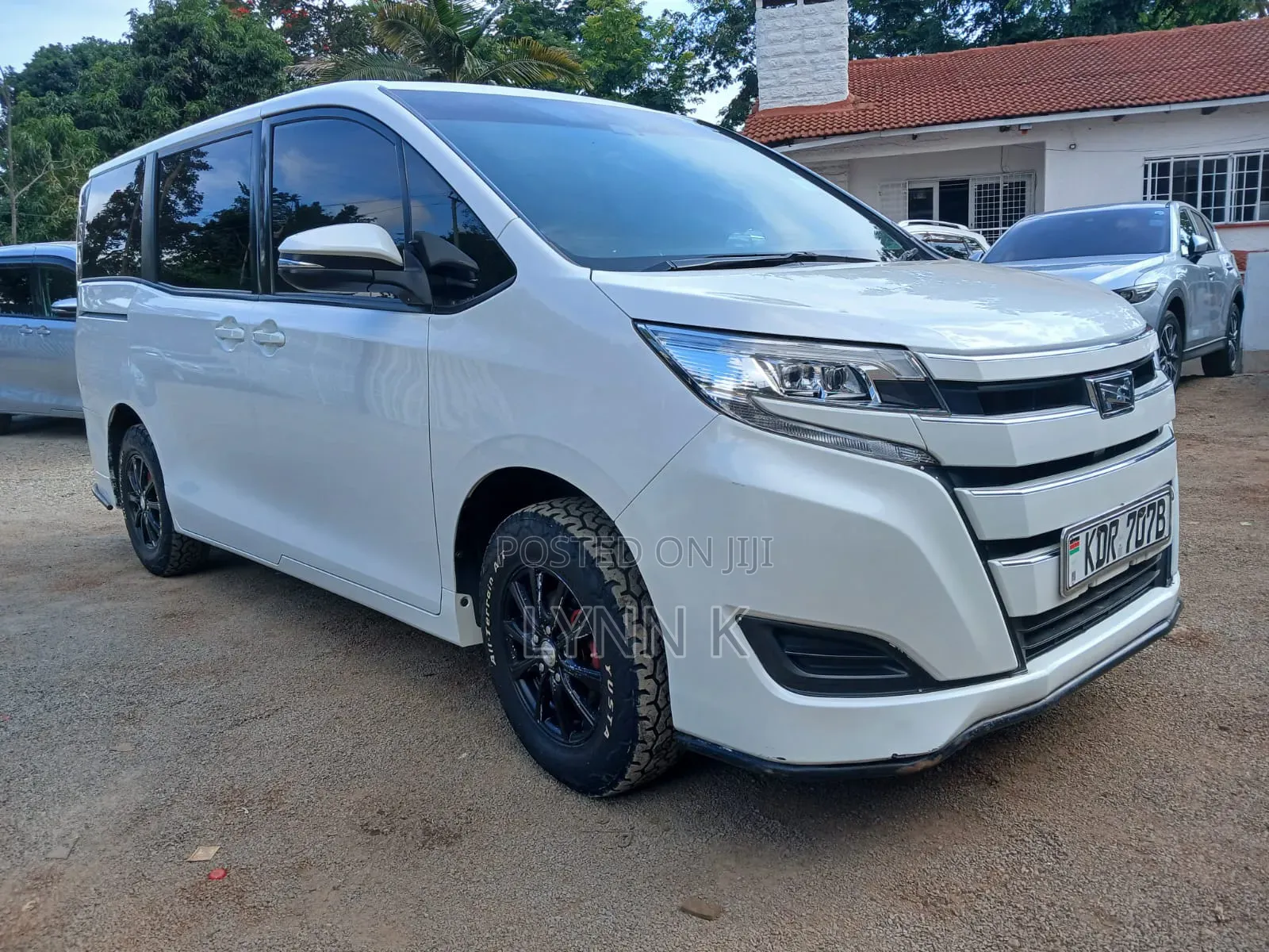 Toyota Noah 2018 White