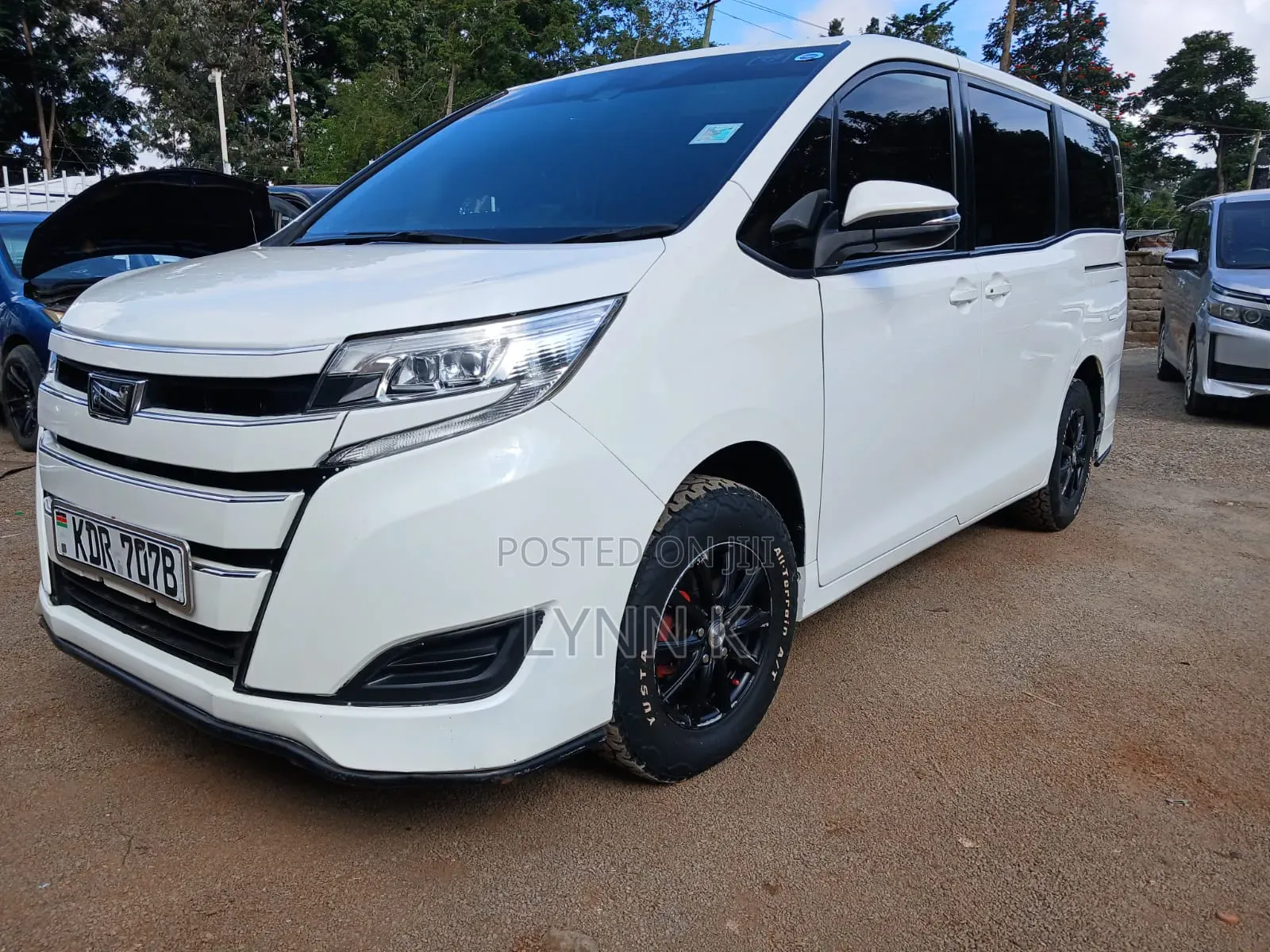 Toyota Noah 2018 White