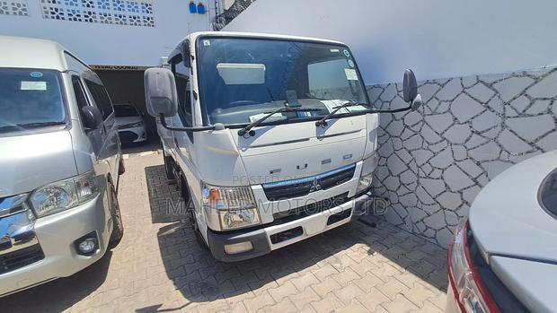 Mitsubishi Fuso Canter 2019 White