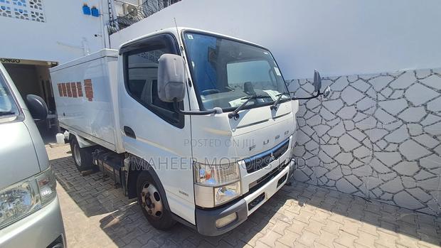 Mitsubishi Fuso Canter 2019 White - thumbnail 2