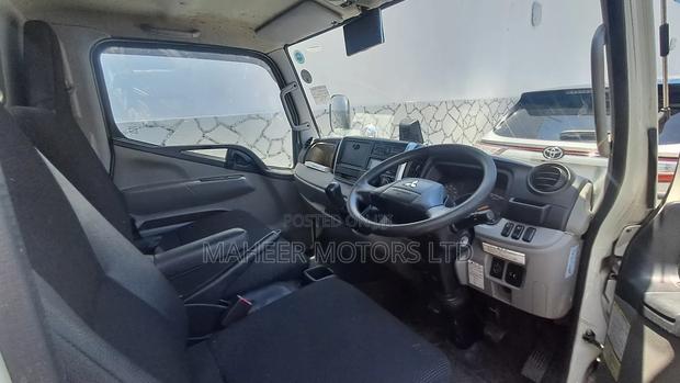Mitsubishi Fuso Canter 2019 White - thumbnail 3