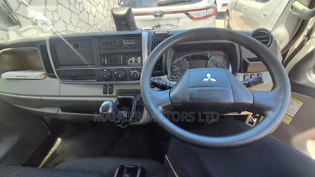 Mitsubishi Fuso Canter 2019 White - thumbnail 4