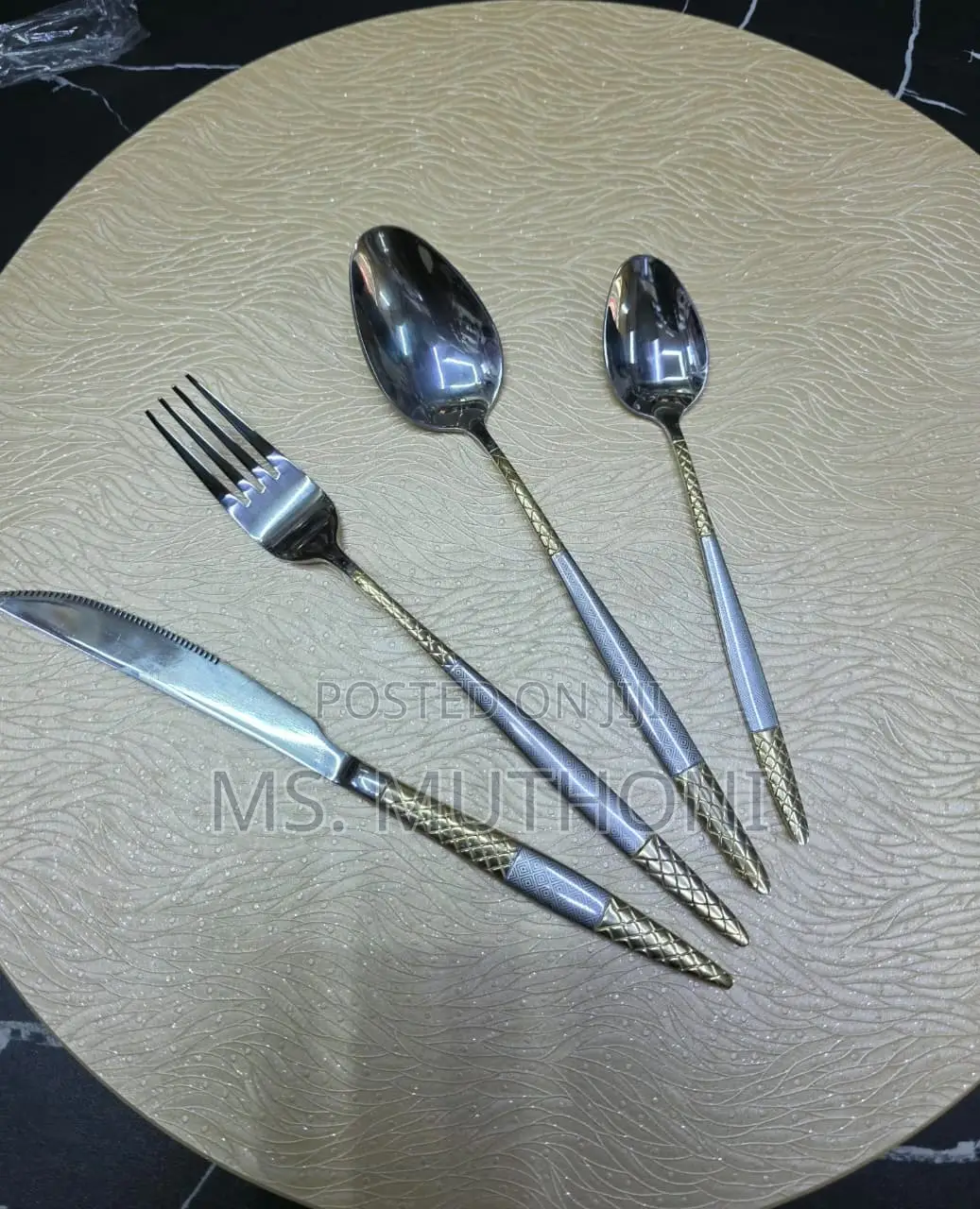 Unique Premium Luxury Design With Gold Accents Cutlery Set