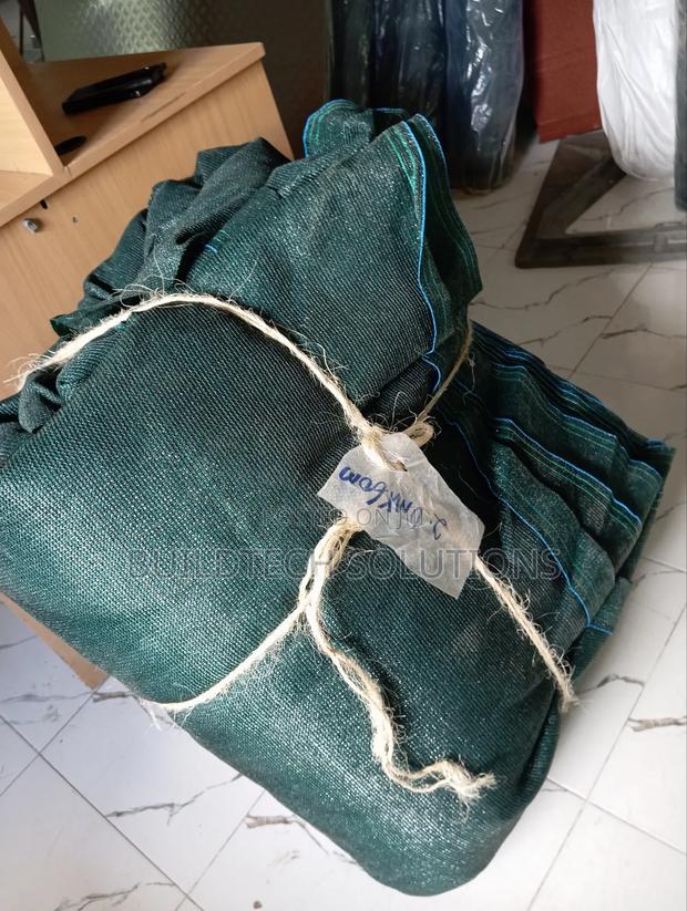 Secure Your Space – Dark Green 90% Privacy Net - main view