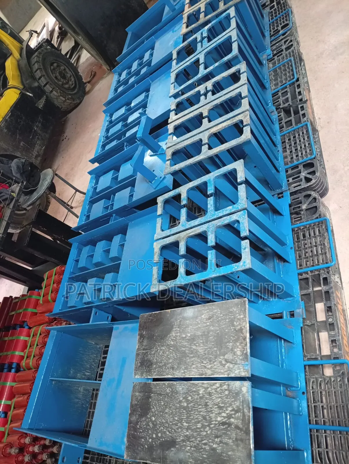 Bricks Moulds Making Machine