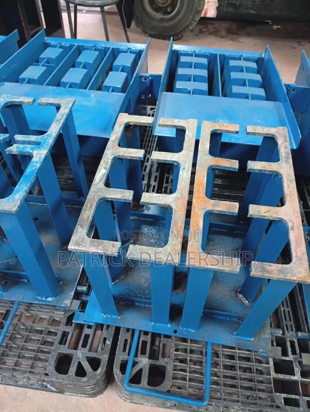 Bricks Moulds Making Machine - thumbnail 2