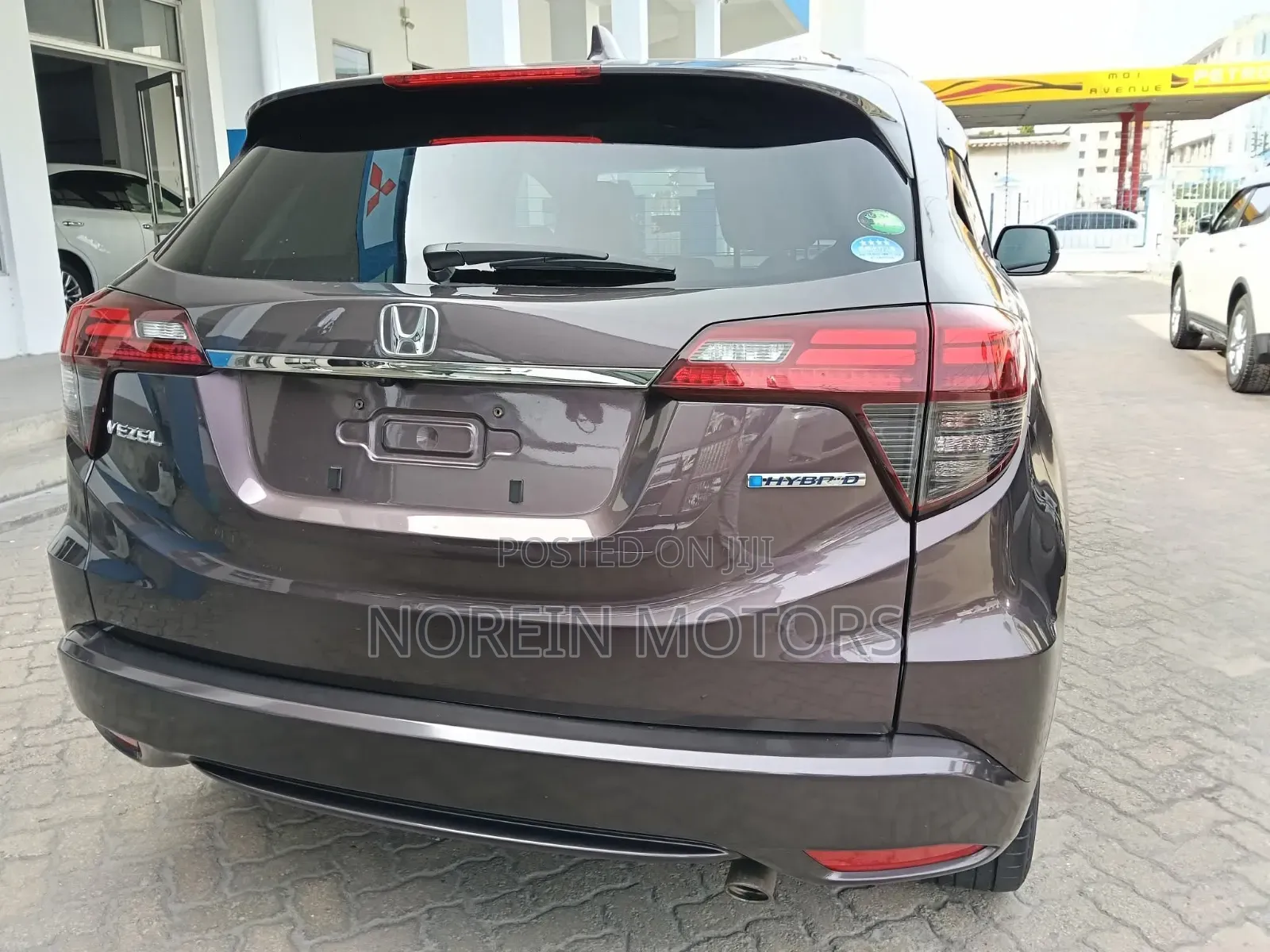 Honda Vezel 2018 Maroon