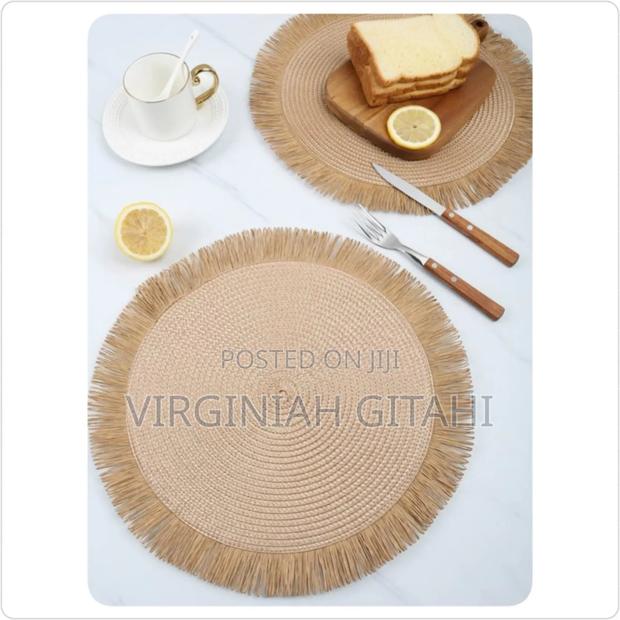 Elegant Round Woven Table Mat
