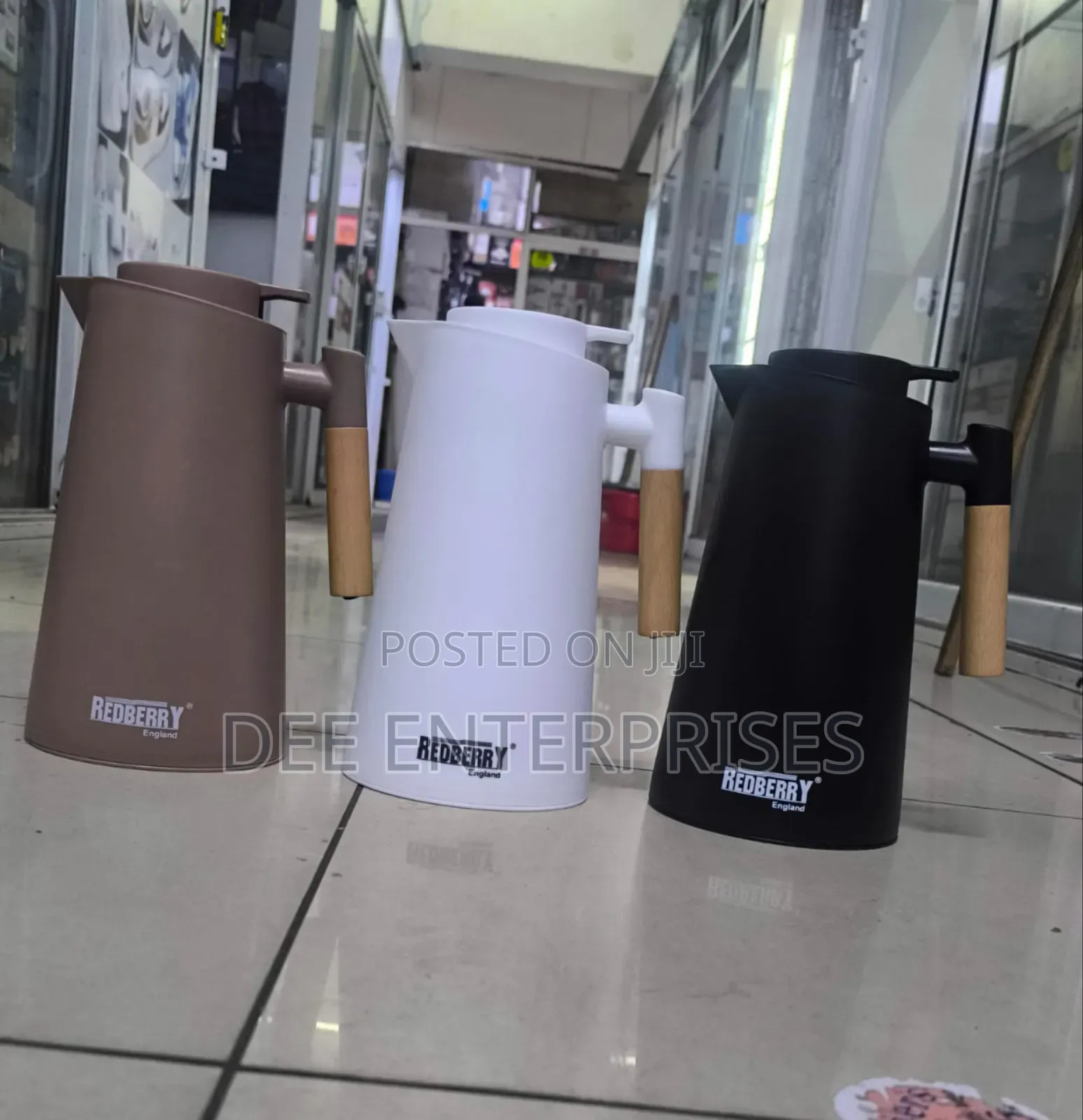 Redberry Flask With a Bamboo Handle
Size -1ltr