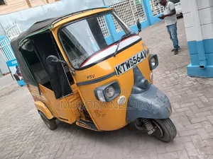 Piaggio 2023 Yellow