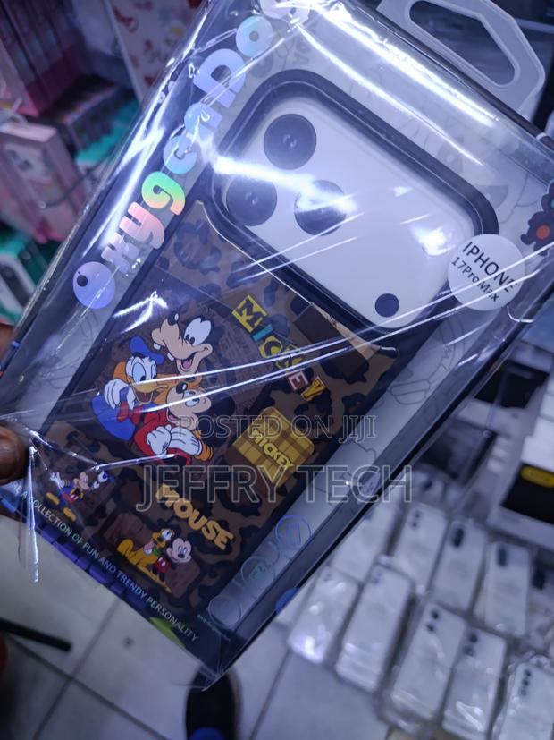 Mickey Mouse Classic Friends Camo Case for iPhone 17 Pro Max - thumbnail 2