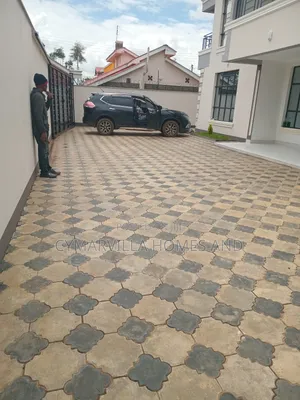 4bdrm Maisonette in Landless, Riverside Estate for sale