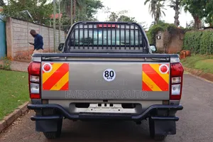Isuzu D-MAX 2023 Silver