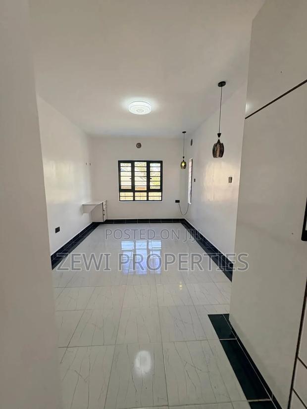 3bdrm Bungalow in Oluulua for sale - thumbnail 6