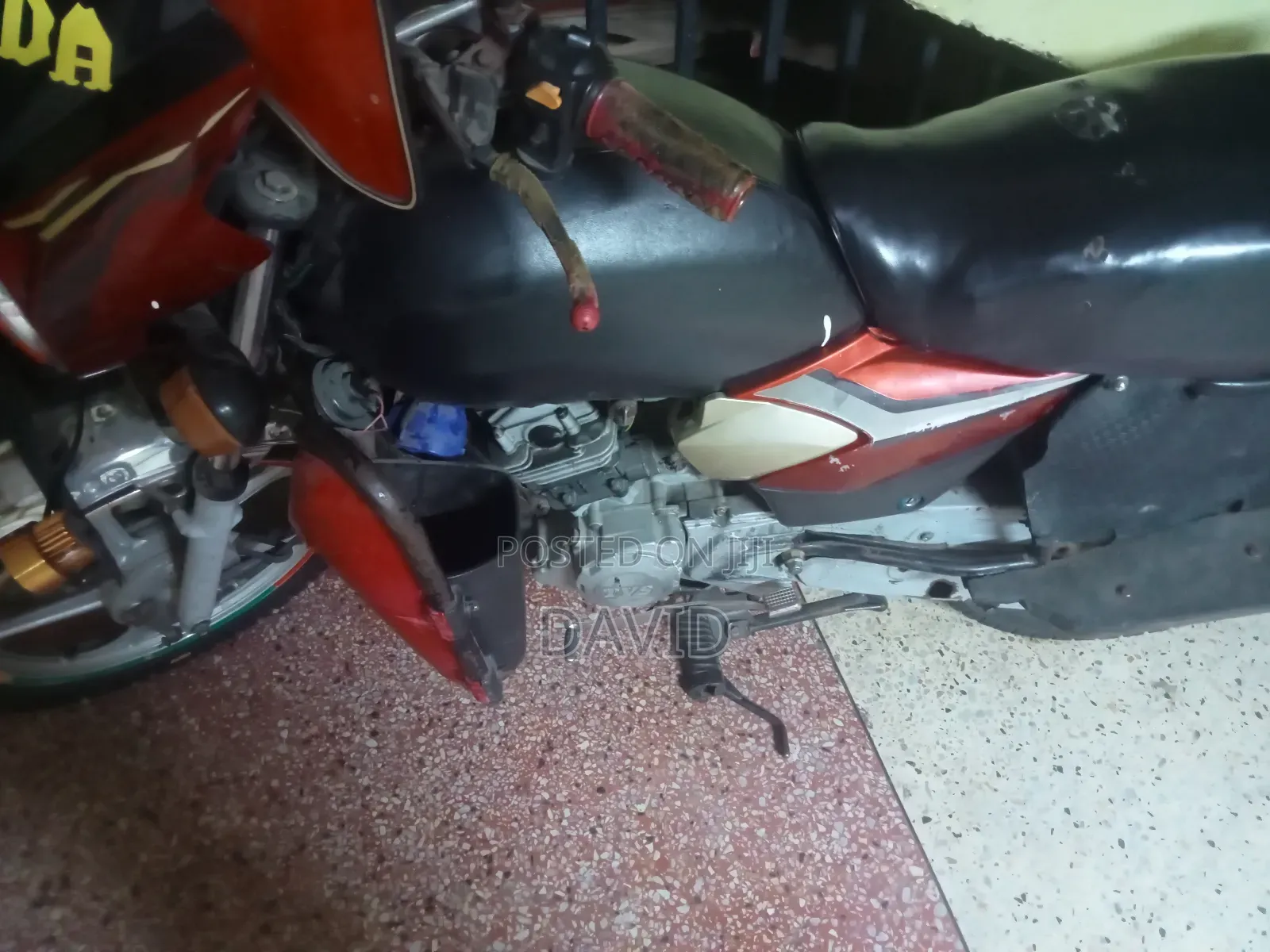 TVS HLX Plus ES 2020 Red