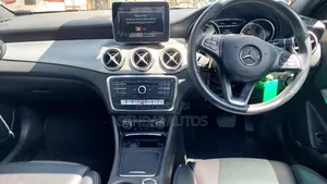 Mercedes-Benz GLA-Class 2019 White