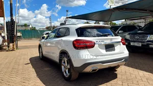 Mercedes-Benz GLA-Class 2019 White