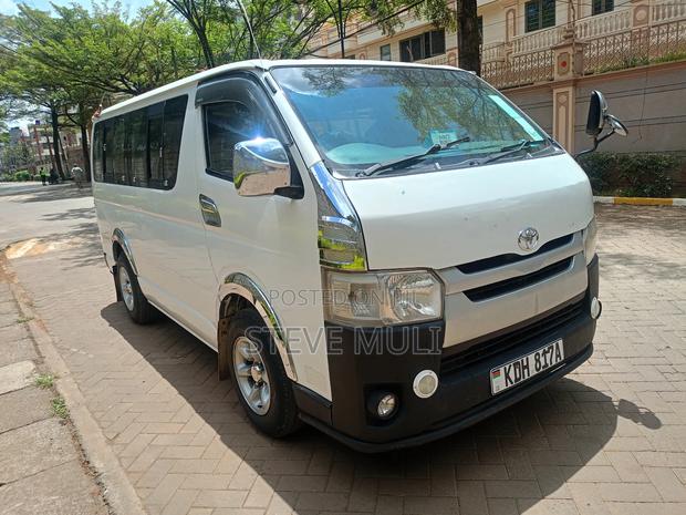 Toyota HiAce 2014 White