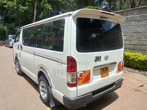 Toyota HiAce 2014 White