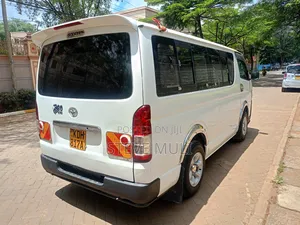 Toyota HiAce 2014 White