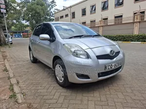 Toyota Vitz 1.3 FWD 5dr 2010 Silver