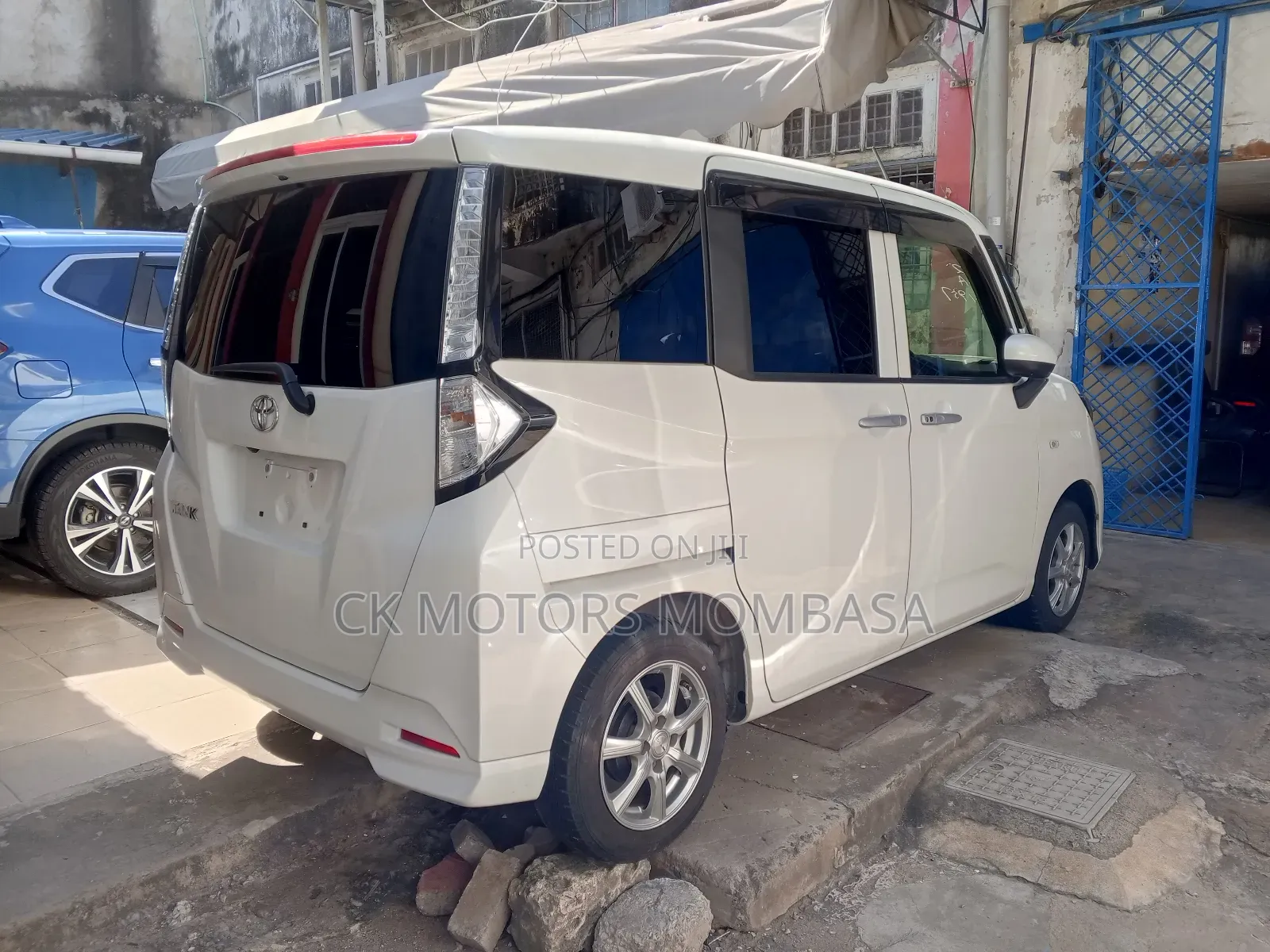 Toyota Tank 2019 White
