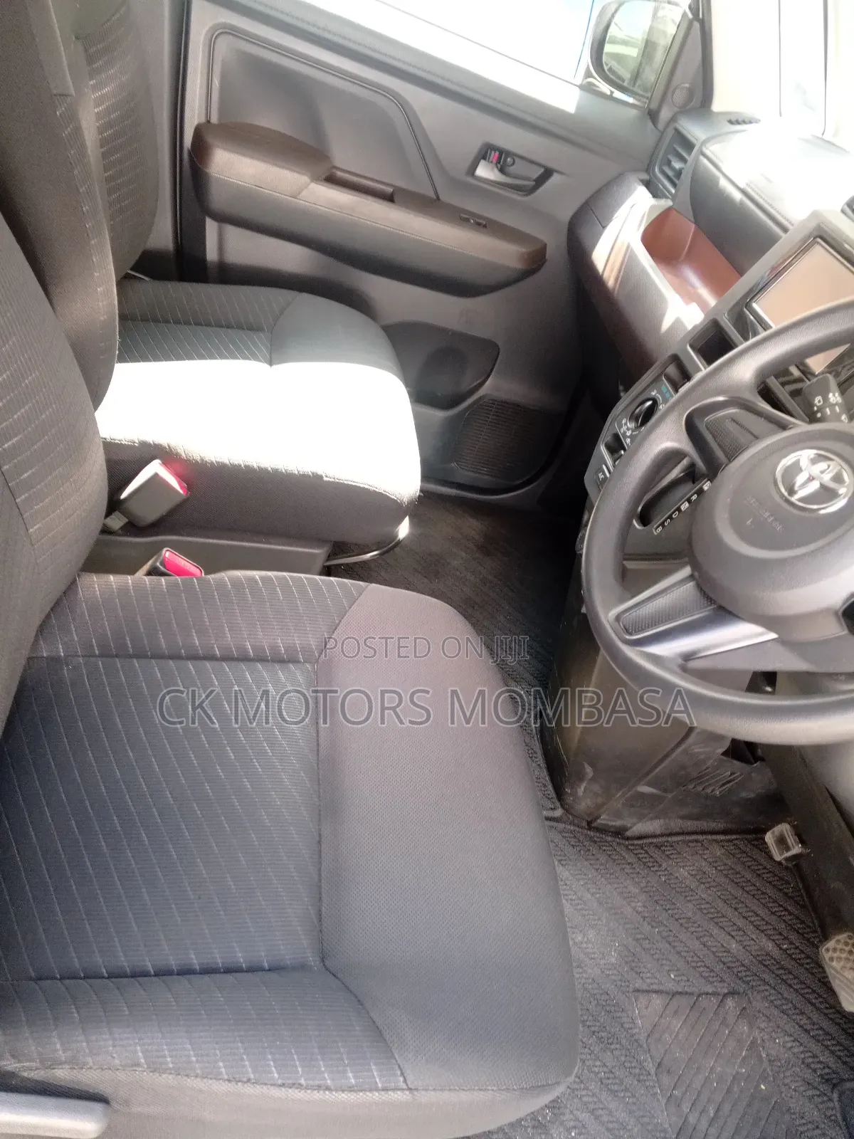 Toyota Tank 2019 White