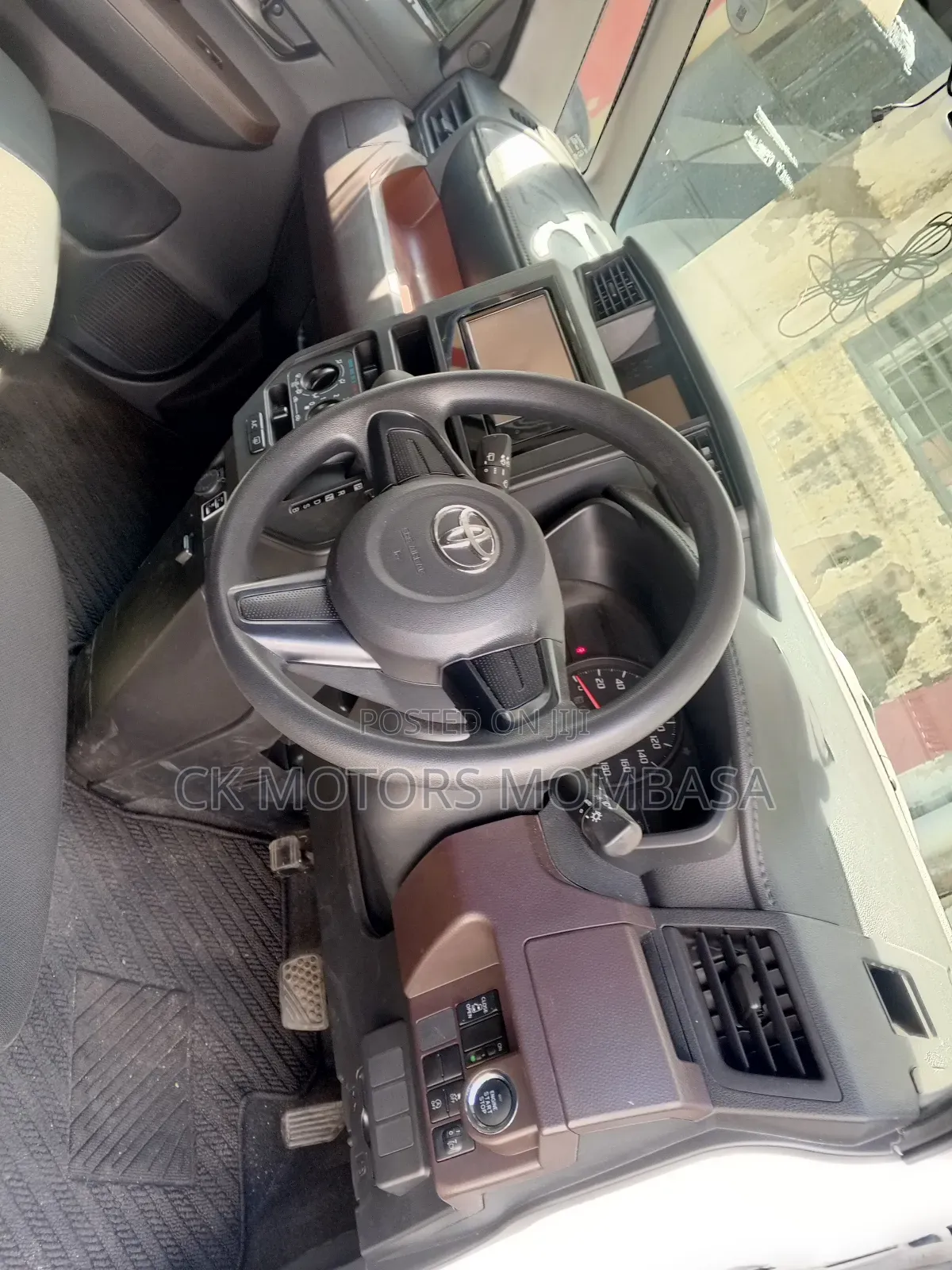 Toyota Tank 2019 White