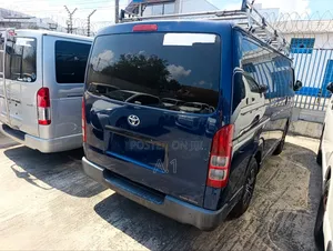 Toyota HiAce 2019 Blue