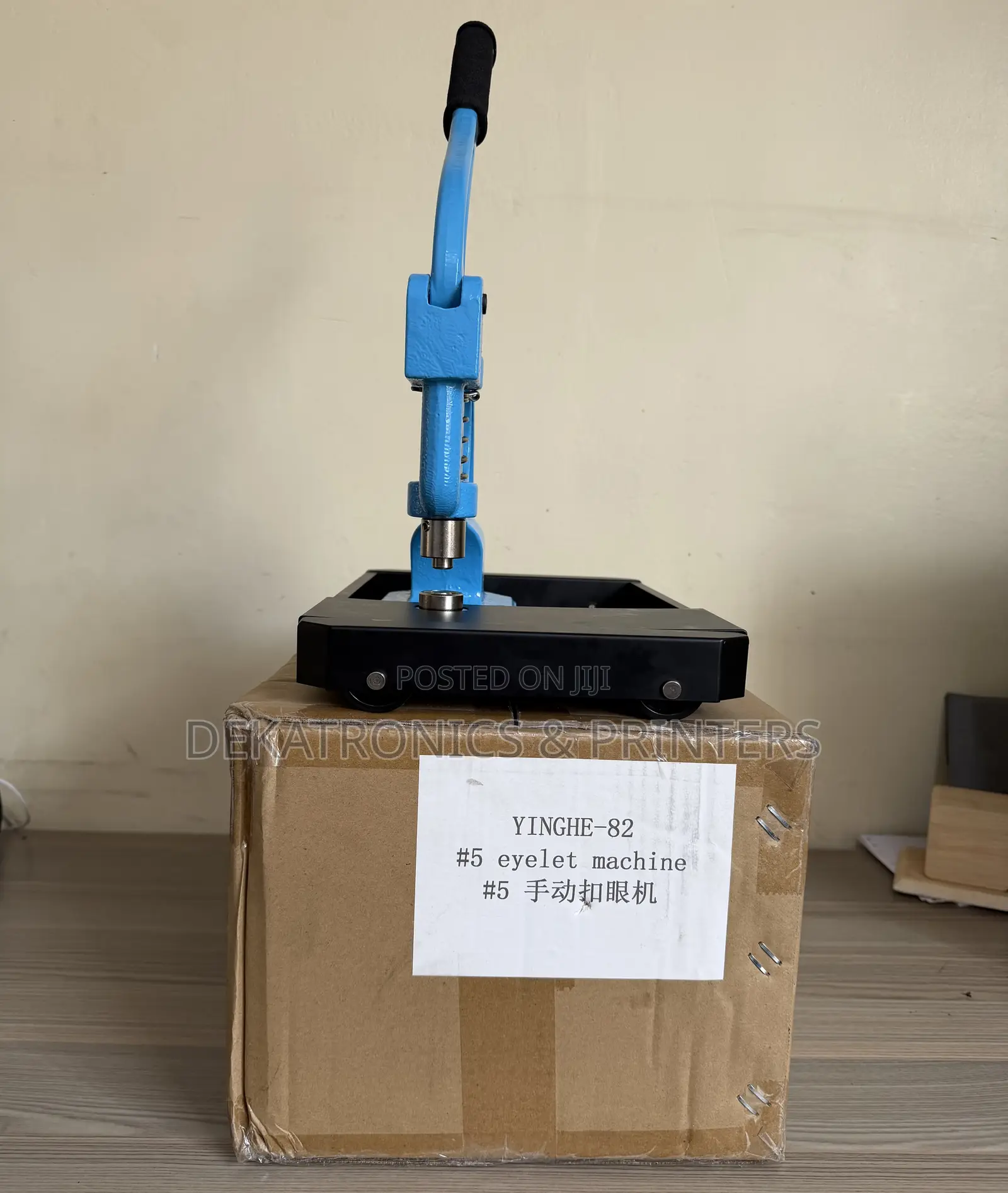 Hand-Press Eyelet Machine