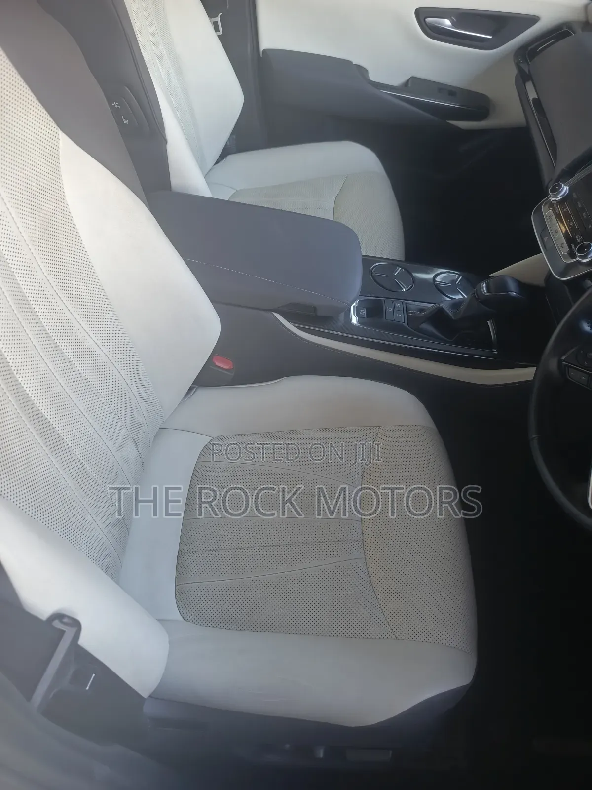 Toyota Crown 2019 White