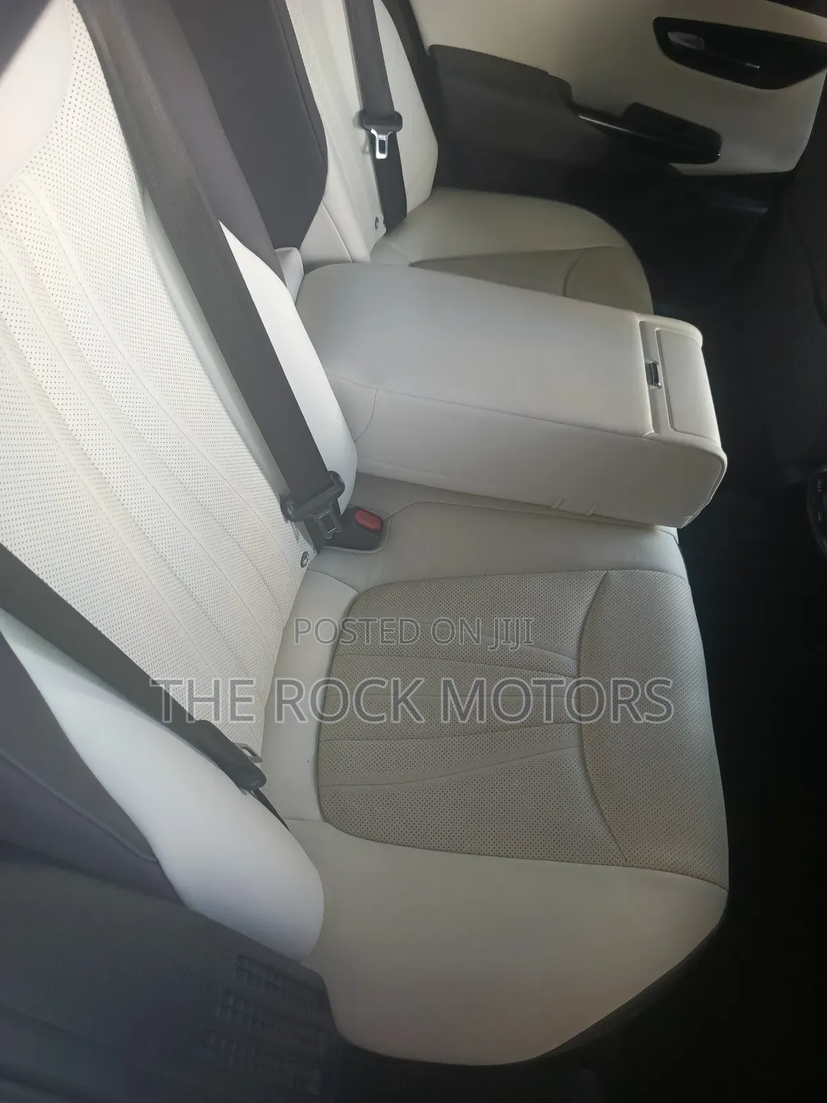 Toyota Crown 2019 White